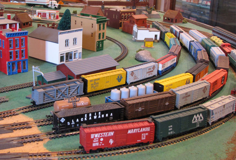 O-scale, O27-scale, and N-Scale train models